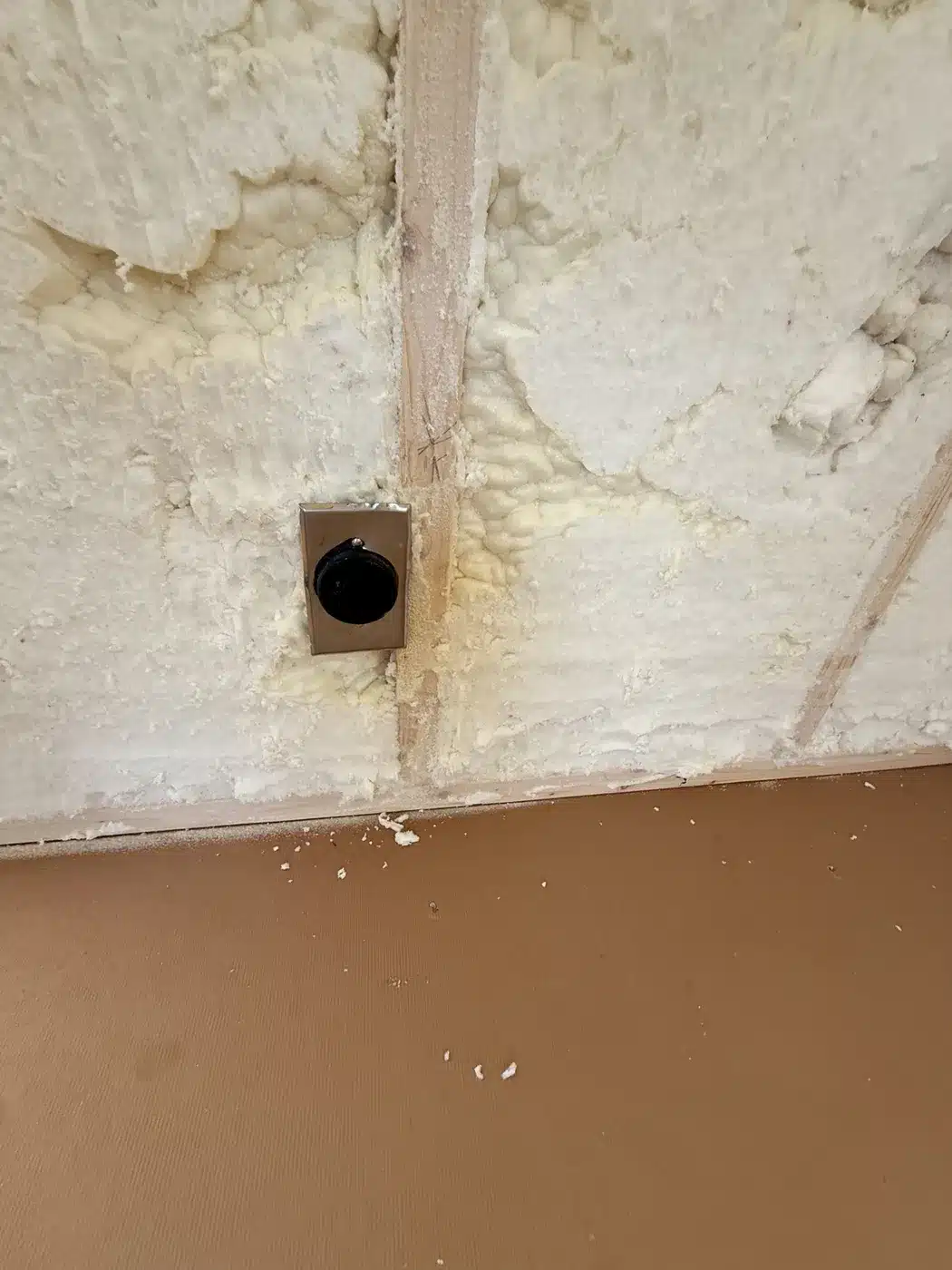 Oven/range receptacle installed in a spray-foamed wall